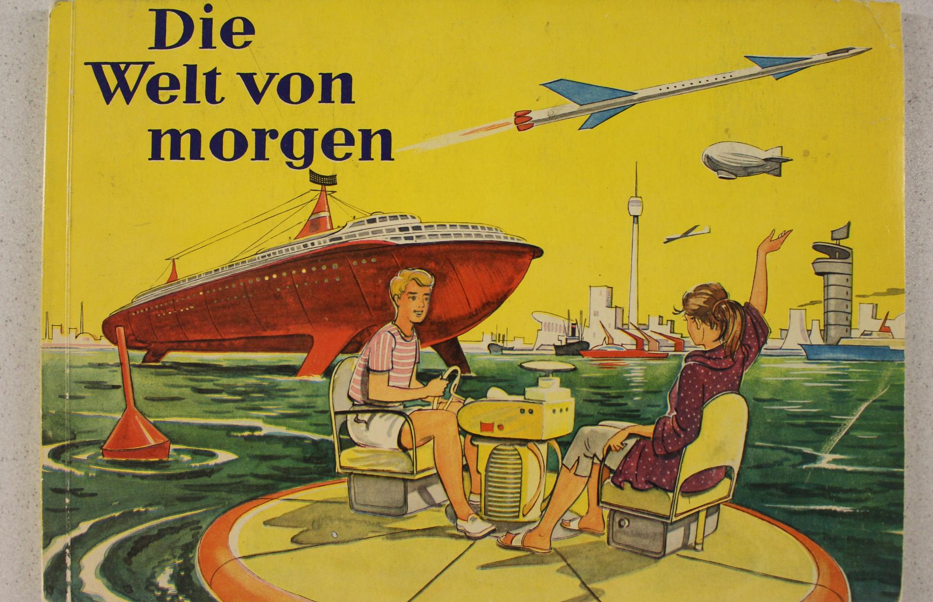 Hier sieht man das Cover des Sammelalbums &quot;Die Welt von morgen&quot;. Es ist gelb und zeigt mit einer bunten Illustration mögliche Erfindungen der Zukunft