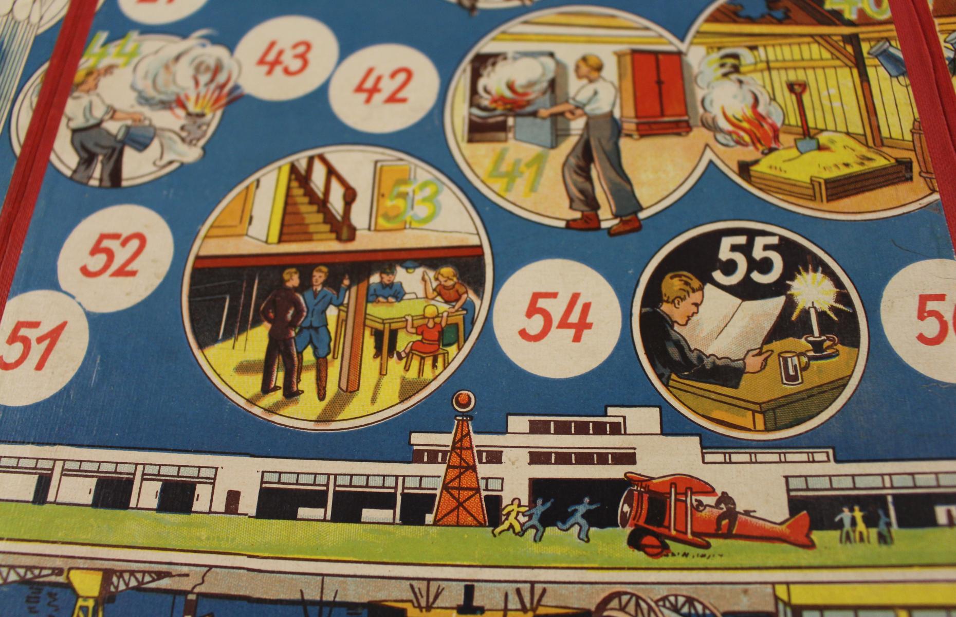 Das Bild zeigt ein einzelnes Spielfeld in der Frontalansicht.