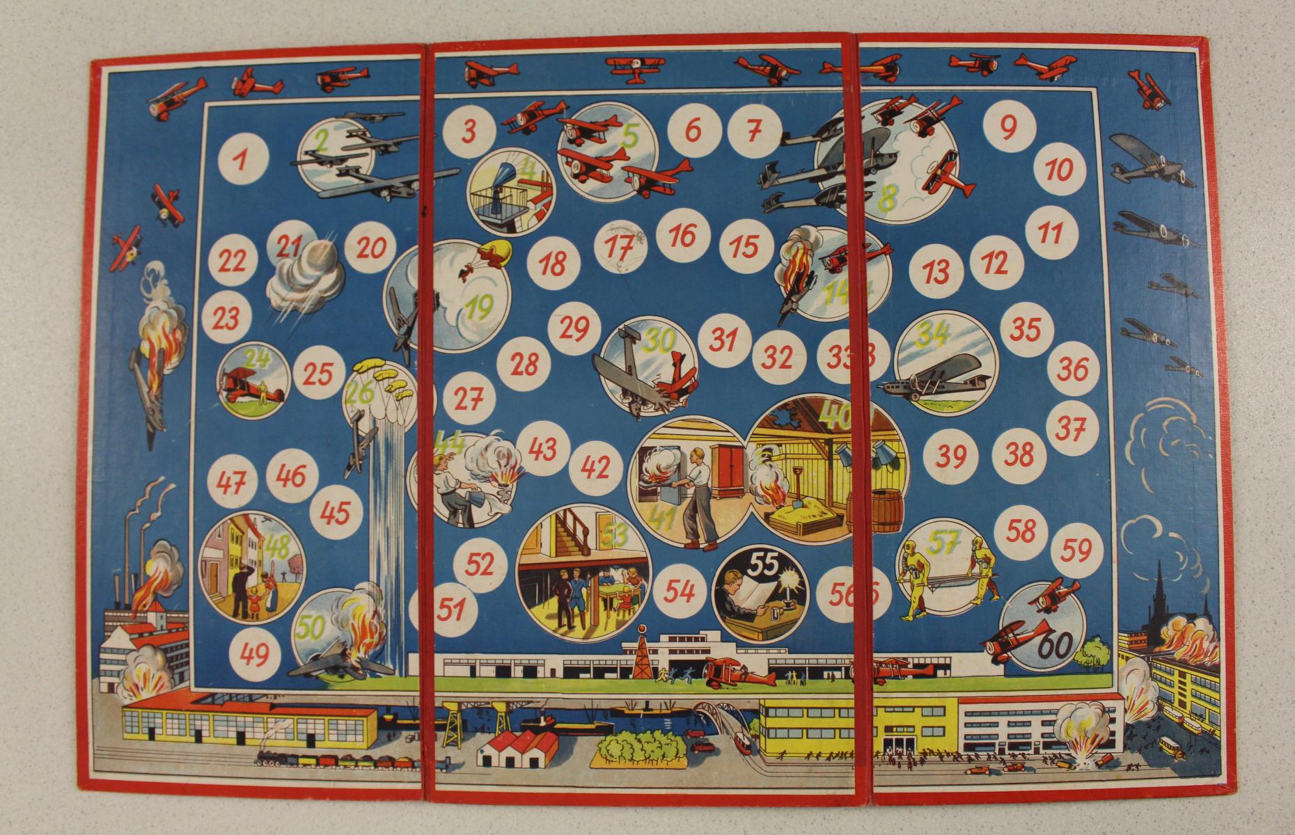 Das Bild zeigt das Spielfeld als Ganzes in der Frontalansicht.